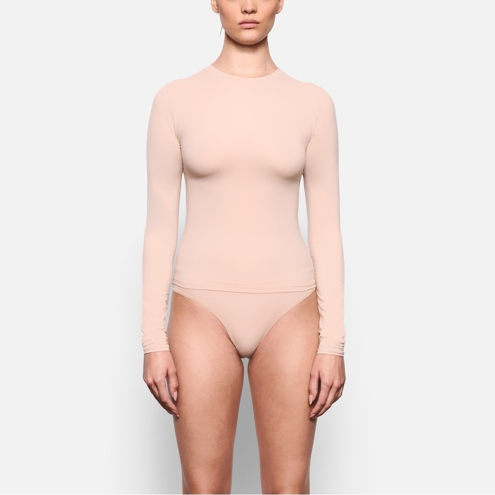 🎀SKIMS fits everybody long sleeve t shirt bodysuit in mica 2X